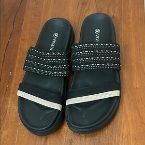 Vivaia Black and White Slide Sandals
